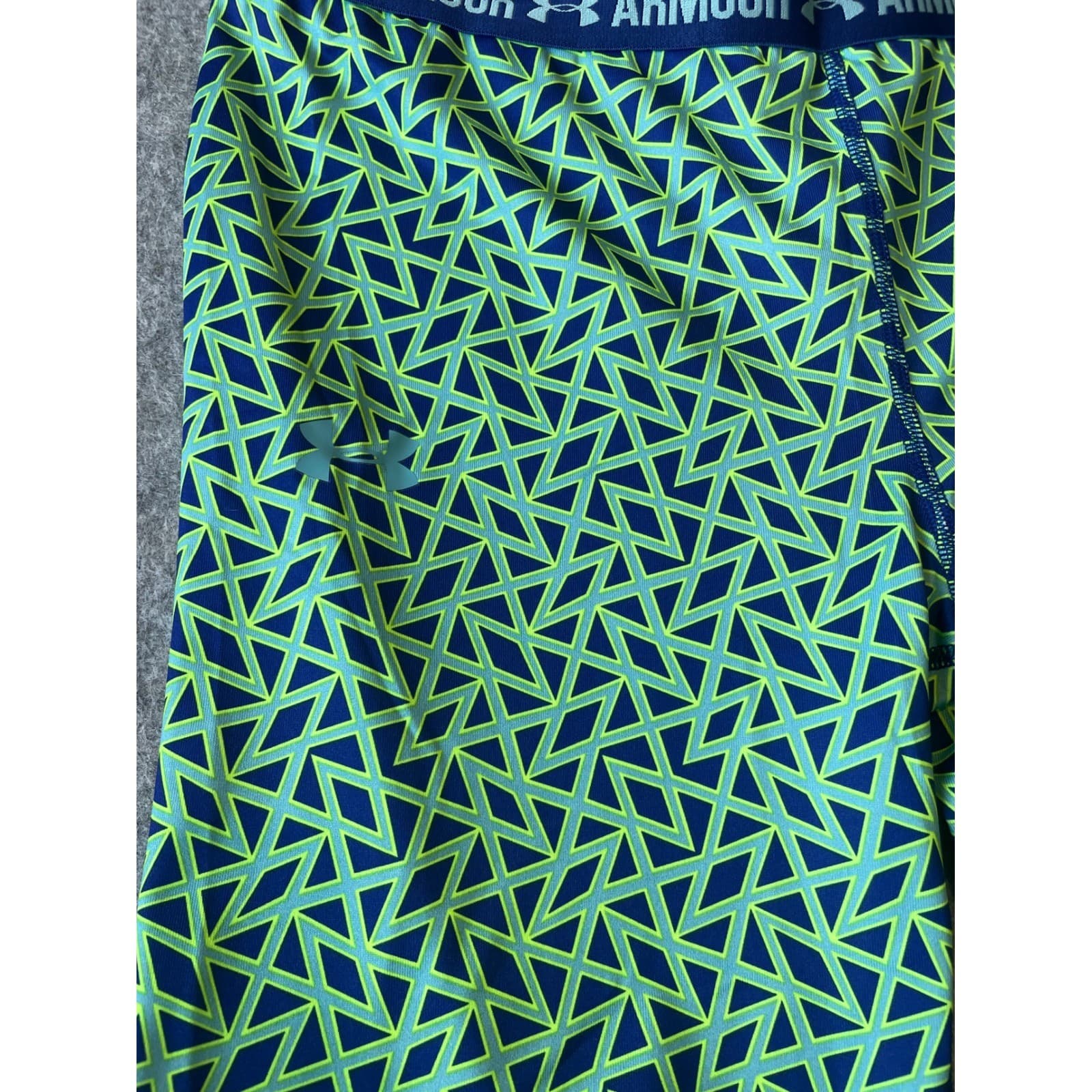 Under Armour Women's Capri Green Patterned Leggings Size XL - Thumbnail 2