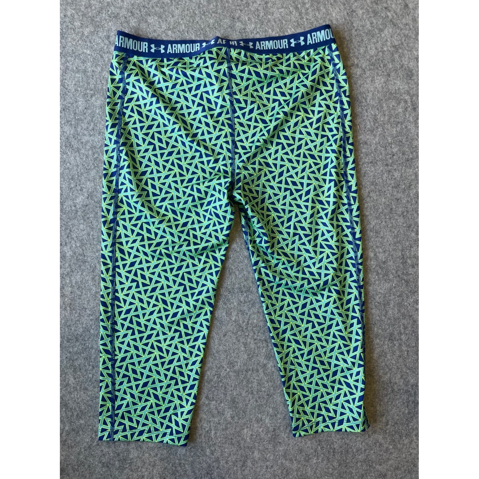 Under Armour Women's Capri Green Patterned Leggings Size XL - Thumbnail 3