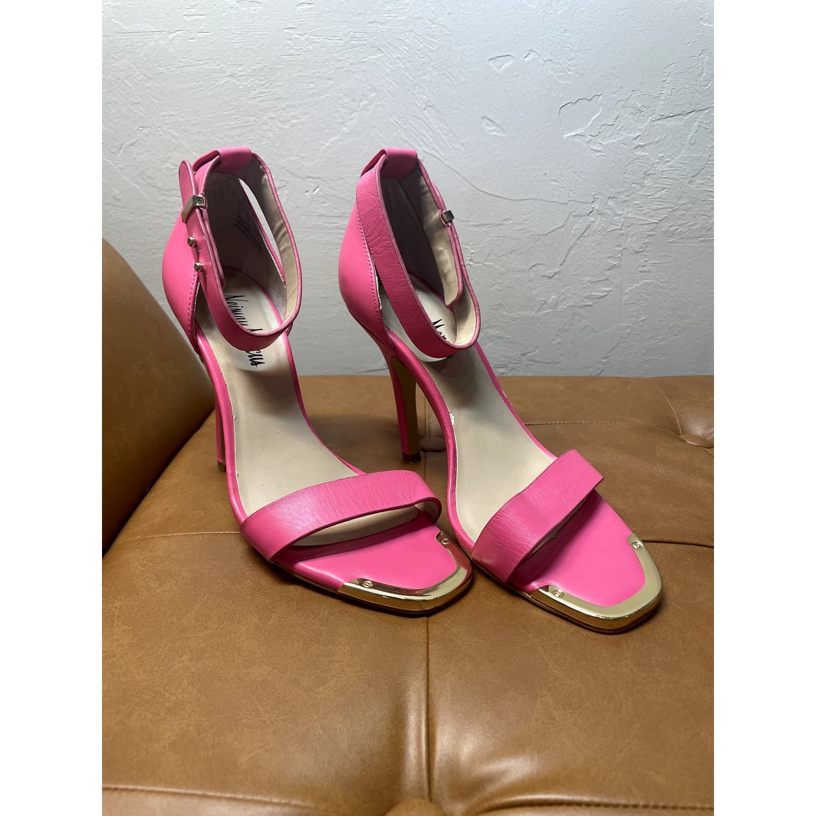 Vintage Pink Neiman Marcus Heels - Size 7 - Thumbnail 2