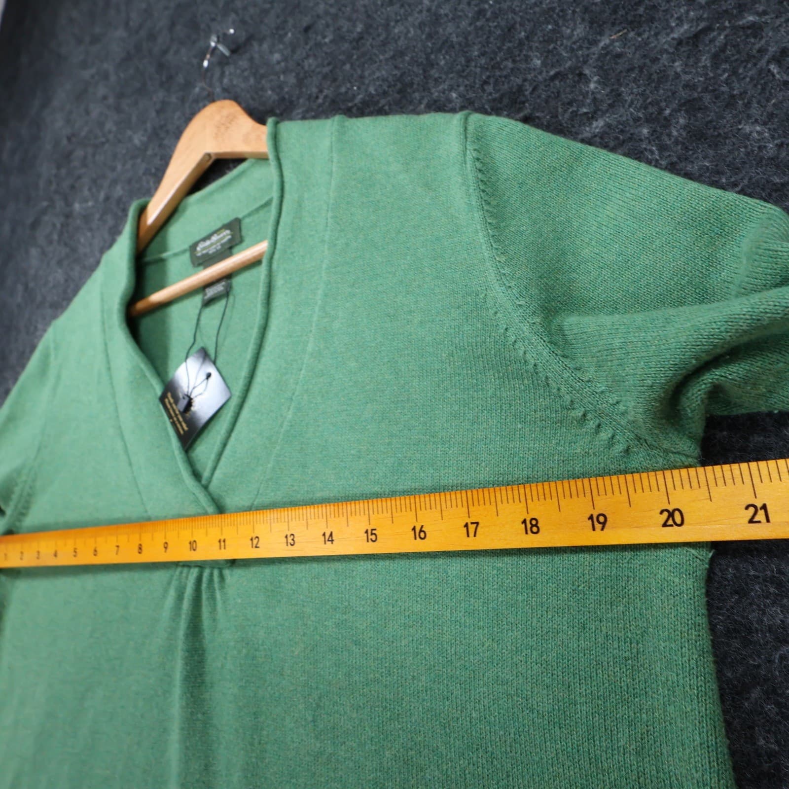 Eddie Bauer Sweater Womens L Green Cotton Blend V-Neck Knit Casual Classic - Thumbnail 3