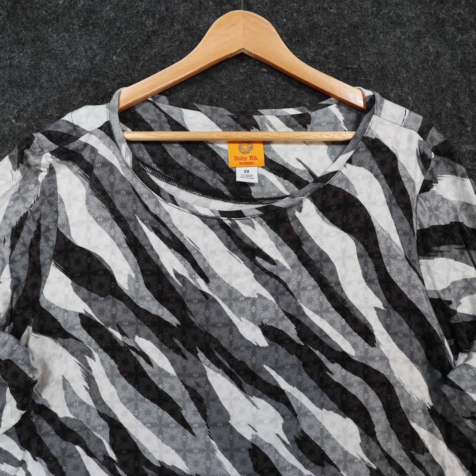 Ruby Rd Top Women 2X Gray Rayon Spandex Zebra Animal Print Side Cinch Blouse - Thumbnail 9