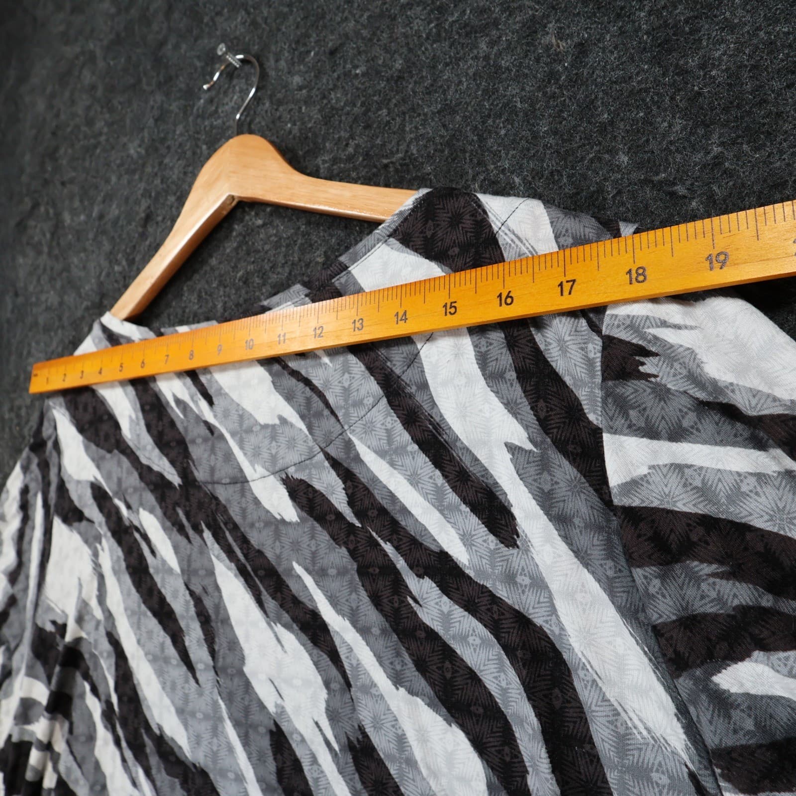 Ruby Rd Top Women 2X Gray Rayon Spandex Zebra Animal Print Side Cinch Blouse - Thumbnail 6