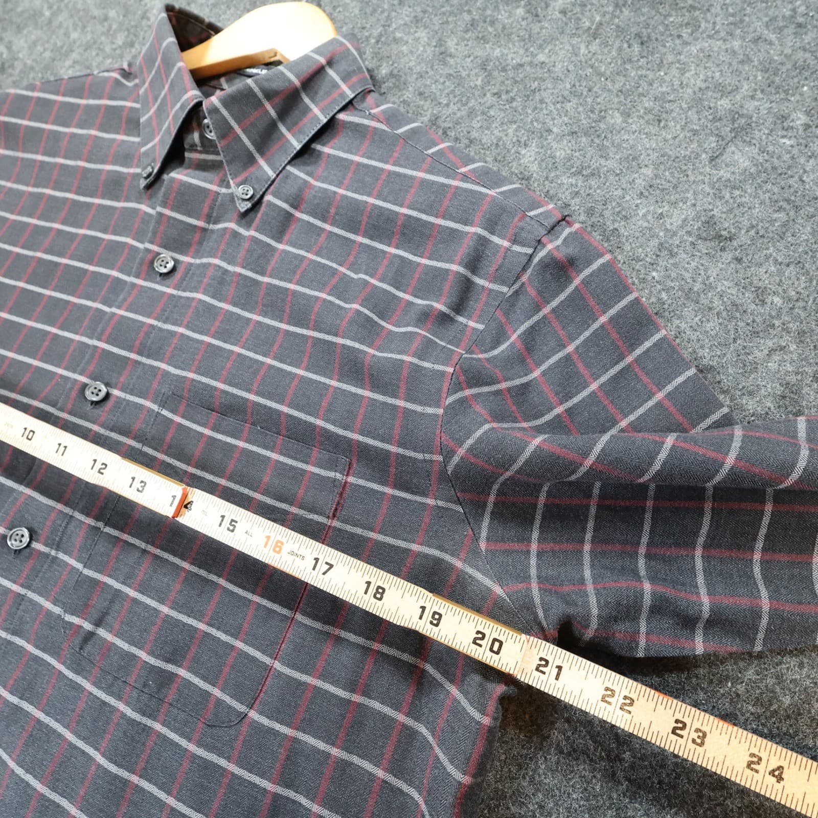 Van Heusen Button Down Mens S Grey Excellent Plaid Wrinkle Free - Thumbnail 4