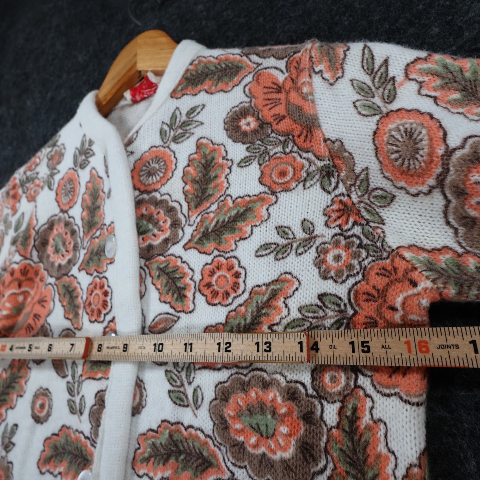 Miss Sue Cardigan Sweater Womens Medium White Orange Floral Orlon Vintage - Thumbnail 3
