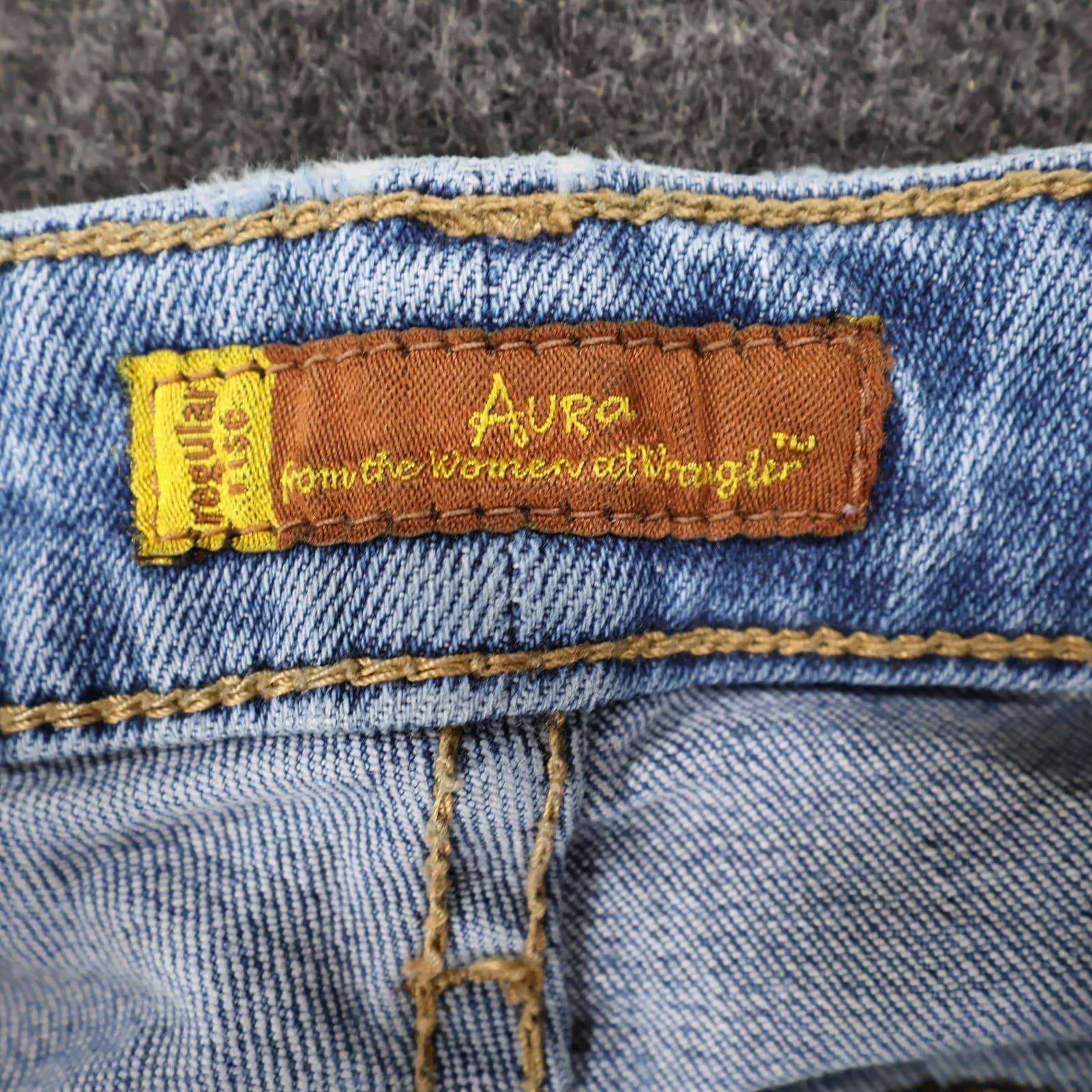 Aura from the Women at Wrangler Jeans Womens 8 Light Blue Excellent Straight Leg - Thumbnail 7