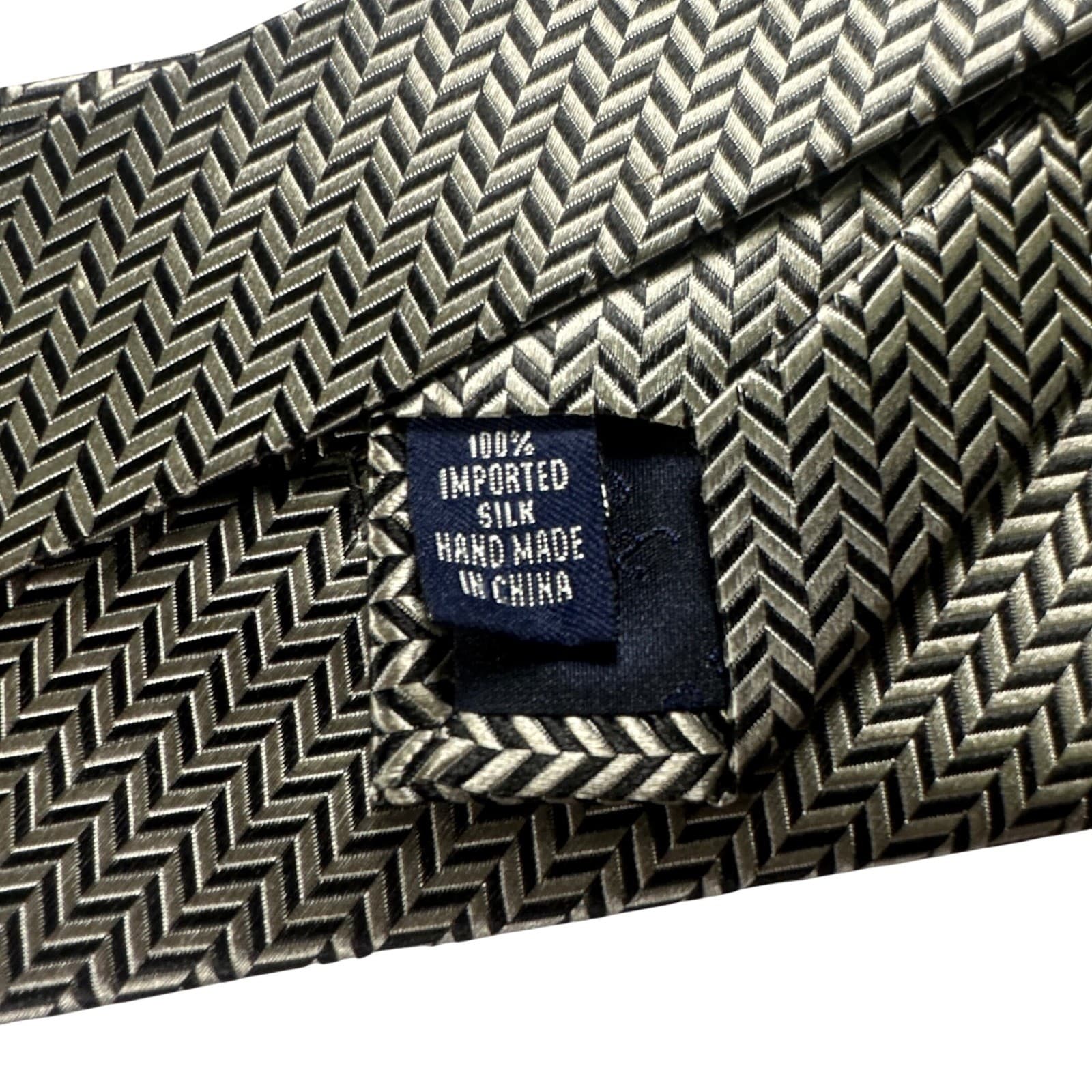 Paul Fredrick Mens 100% Silk Geometric Pattern Necktie Hand Made NWT - Thumbnail 4
