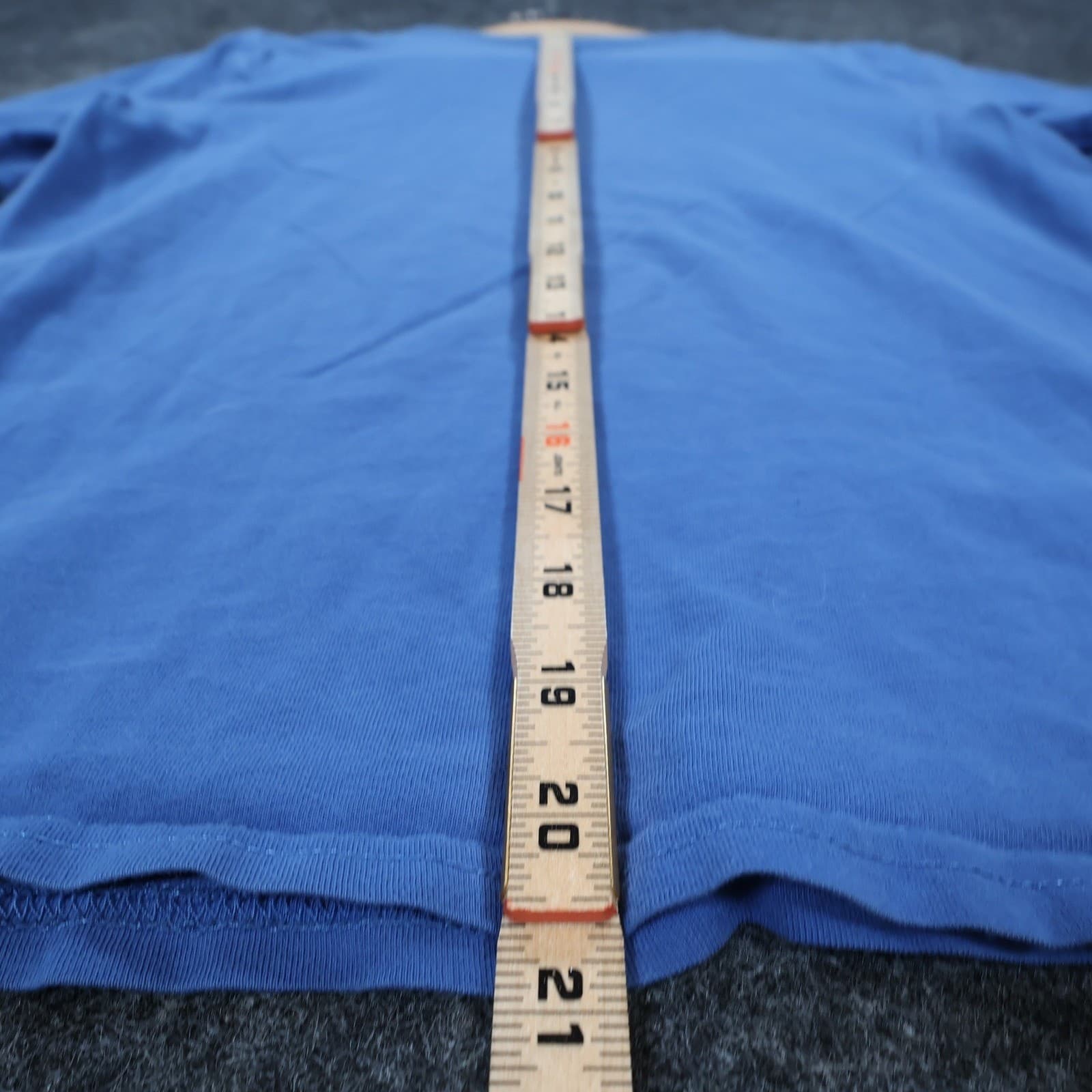 Champion T Shirt Boys Large 14/16 Blue Excellent Vertical Graphic Logo - Thumbnail 5