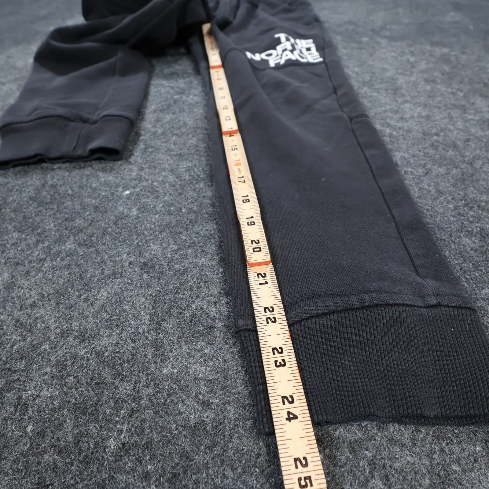 The North Face Joggers Boys Large Black Excellent Logo Graphic - Thumbnail 4
