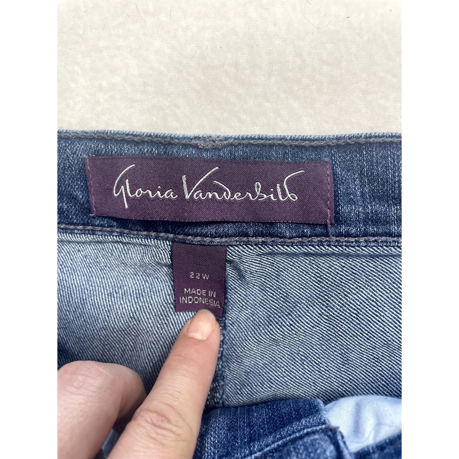 Gloria Vanderbilt Women's Plus-Size Jeans - Size 22W - Thumbnail 5