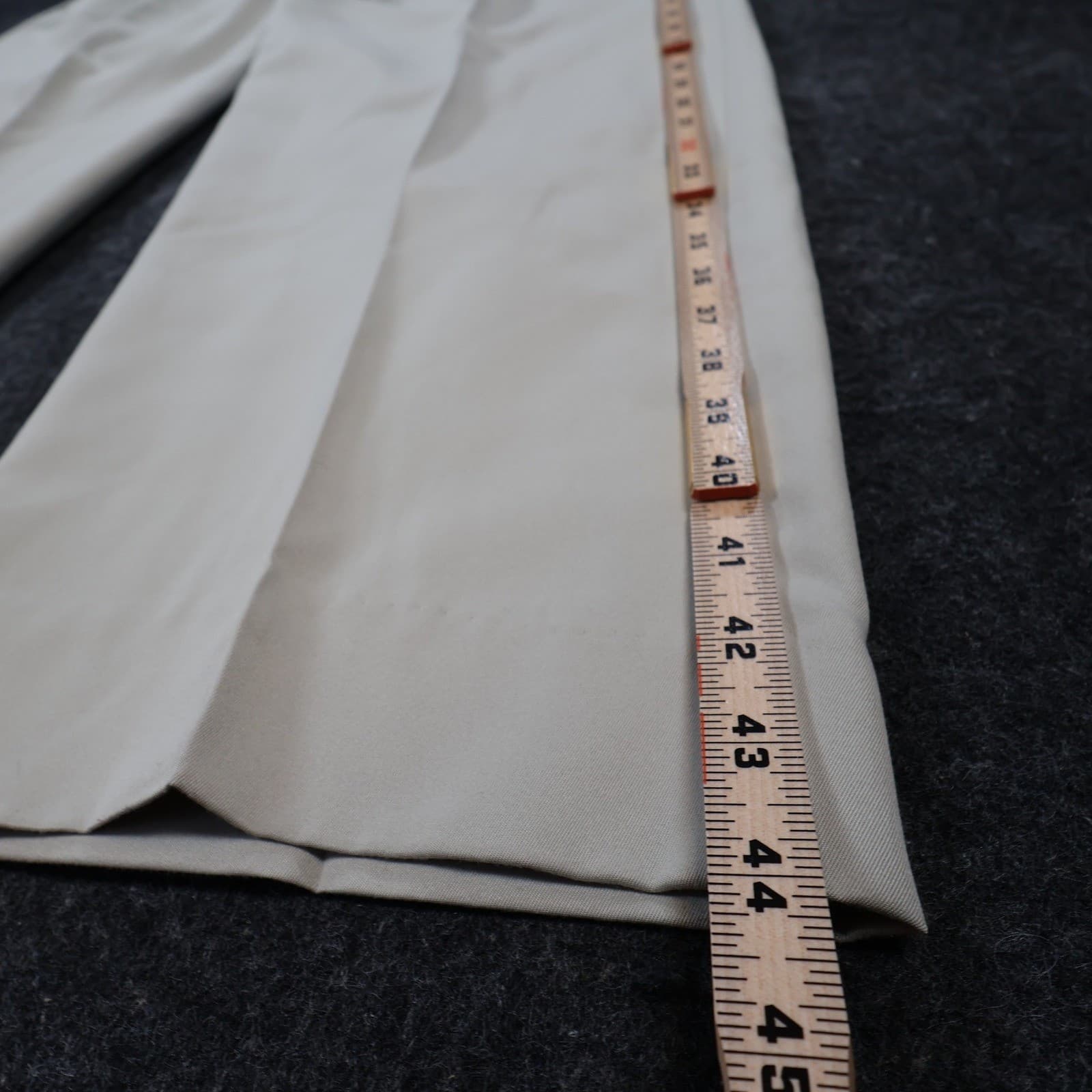 Roundtree & Yorke Dress Pants Mens 44x34 Beige Excellent Pleated Easy Care - Thumbnail 3