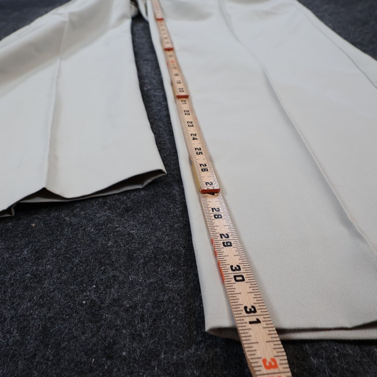 Roundtree & Yorke Dress Pants Mens 44x34 Beige Excellent Pleated Easy Care - Thumbnail 4