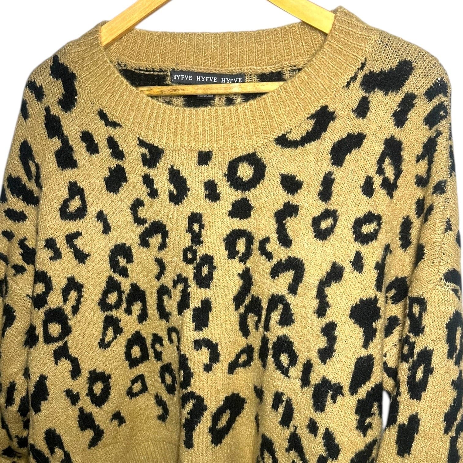 HYFVE Women's Size M Tan Black Leopard Print Knit Crew Neck Sweater Pullover - Thumbnail 3