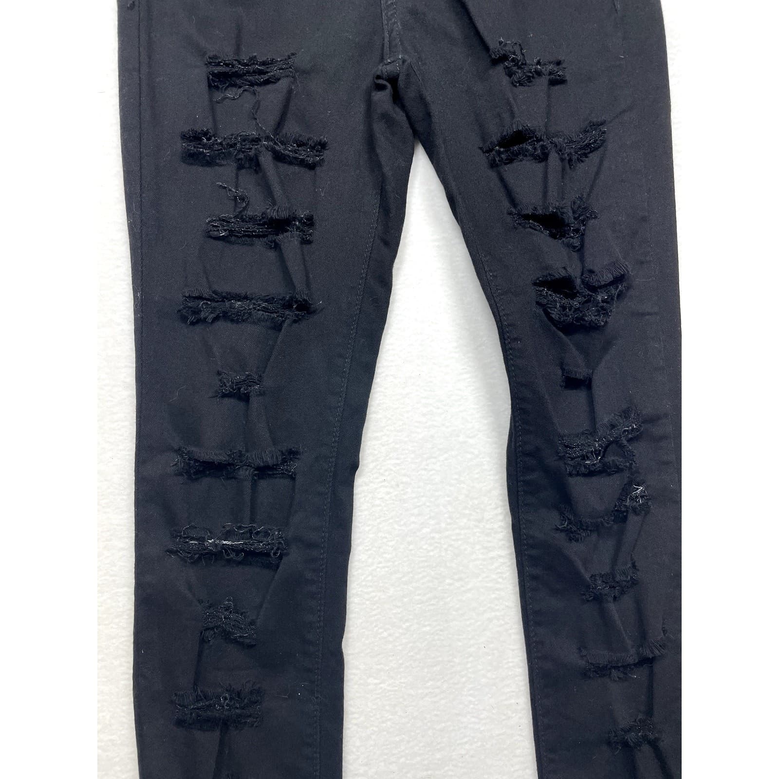 Sneak Peek Women's Size 1 Black Ripped Skinny Jeans | Distressed Denim USA - Thumbnail 3