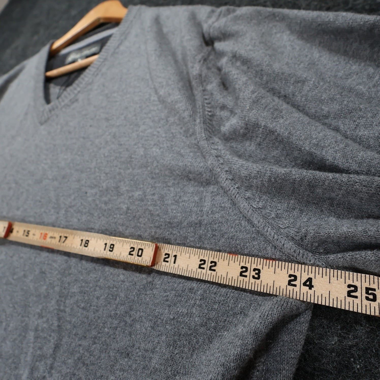 Eddie Bauer V-Neck Sweater Mens XL Gray Excellent Classic Knit - Thumbnail 3