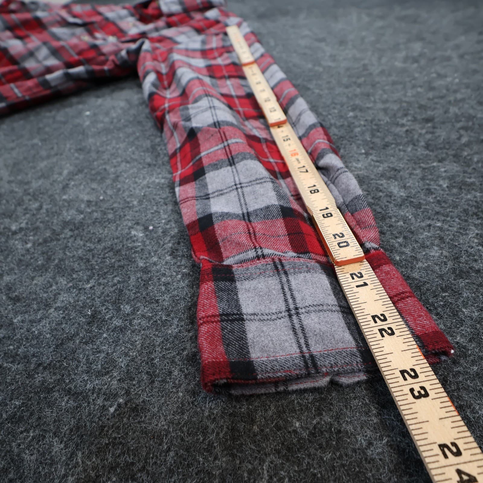 Magellan Outdoors Flannel Shirt Mens M Red Cotton Blend Loose Fit Hunt Gear - Thumbnail 4
