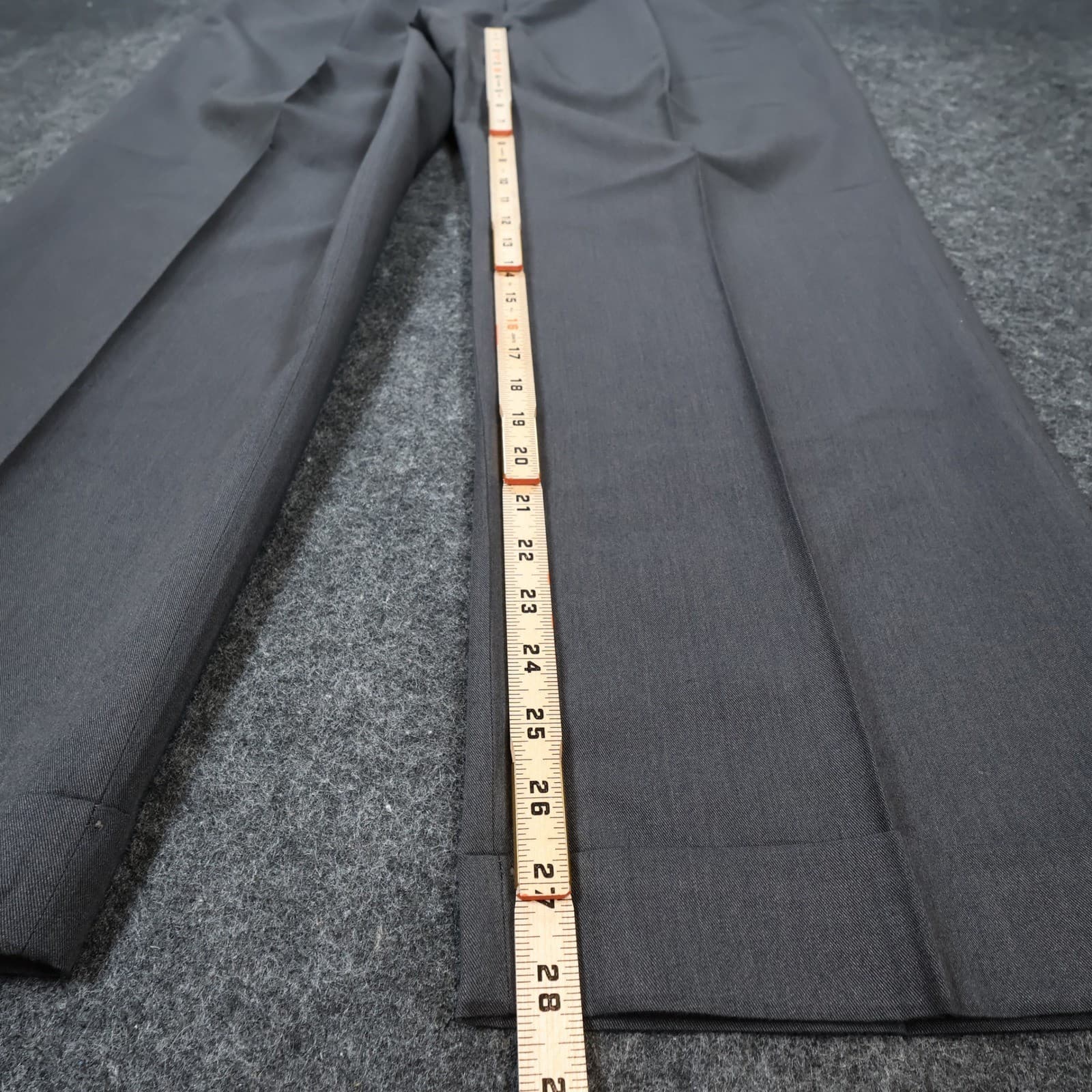 Haggar Dress Pants Mens 38x30 Gray Polyester Rayon Pleated Cuffed Slacks - Thumbnail 4