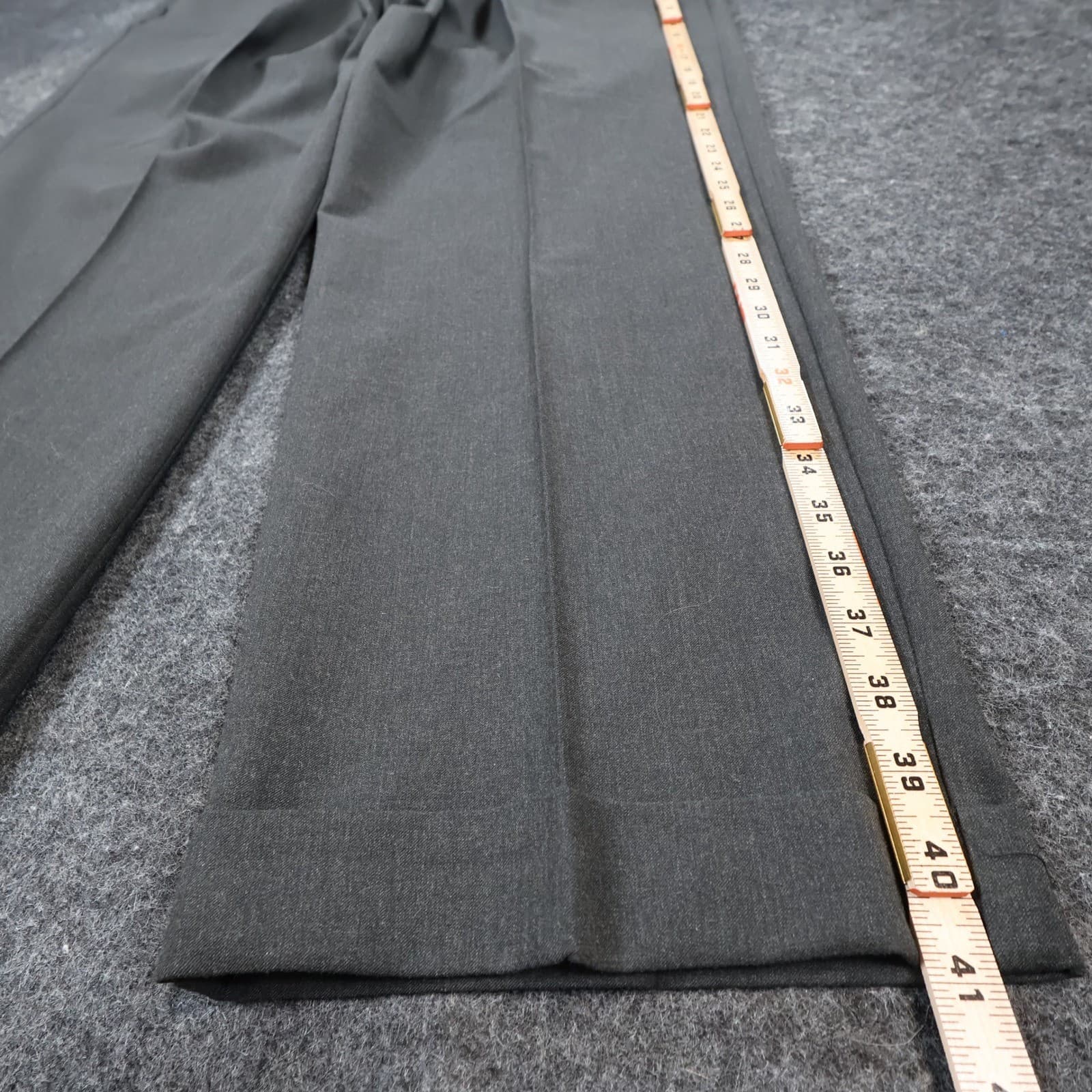 Dockers Dress Pants Mens 38x30 Gray Poly Rayon Pleated Stain Defender Slacks - Thumbnail 3