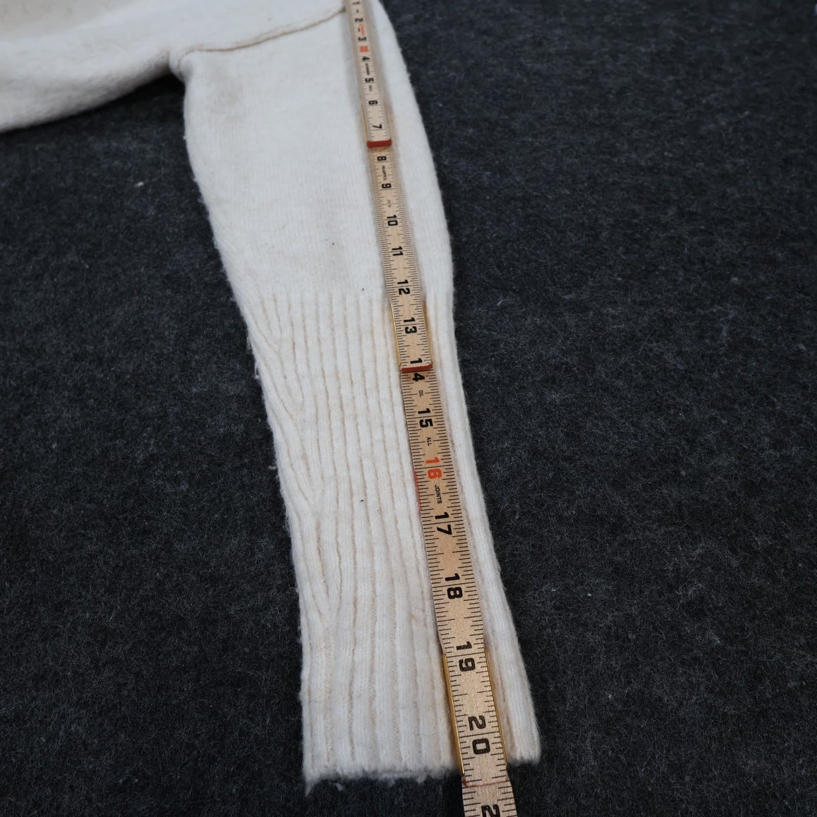 Legendary Outfitters Sweater Womens M Cream Acrylic Blend Relaxed Crewneck Cozy - Thumbnail 4