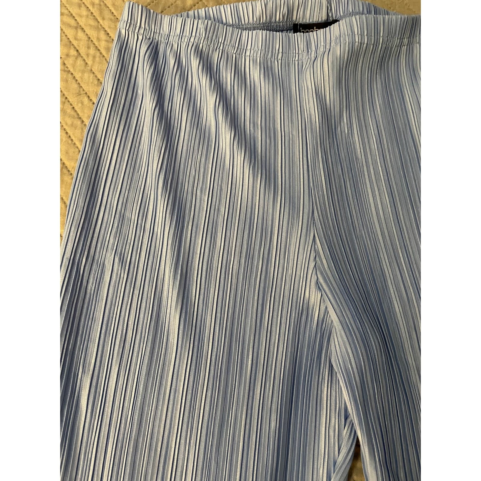 Boohoo Women's Size 8 Baby Blue Pleated Flare Pants - Thumbnail 3