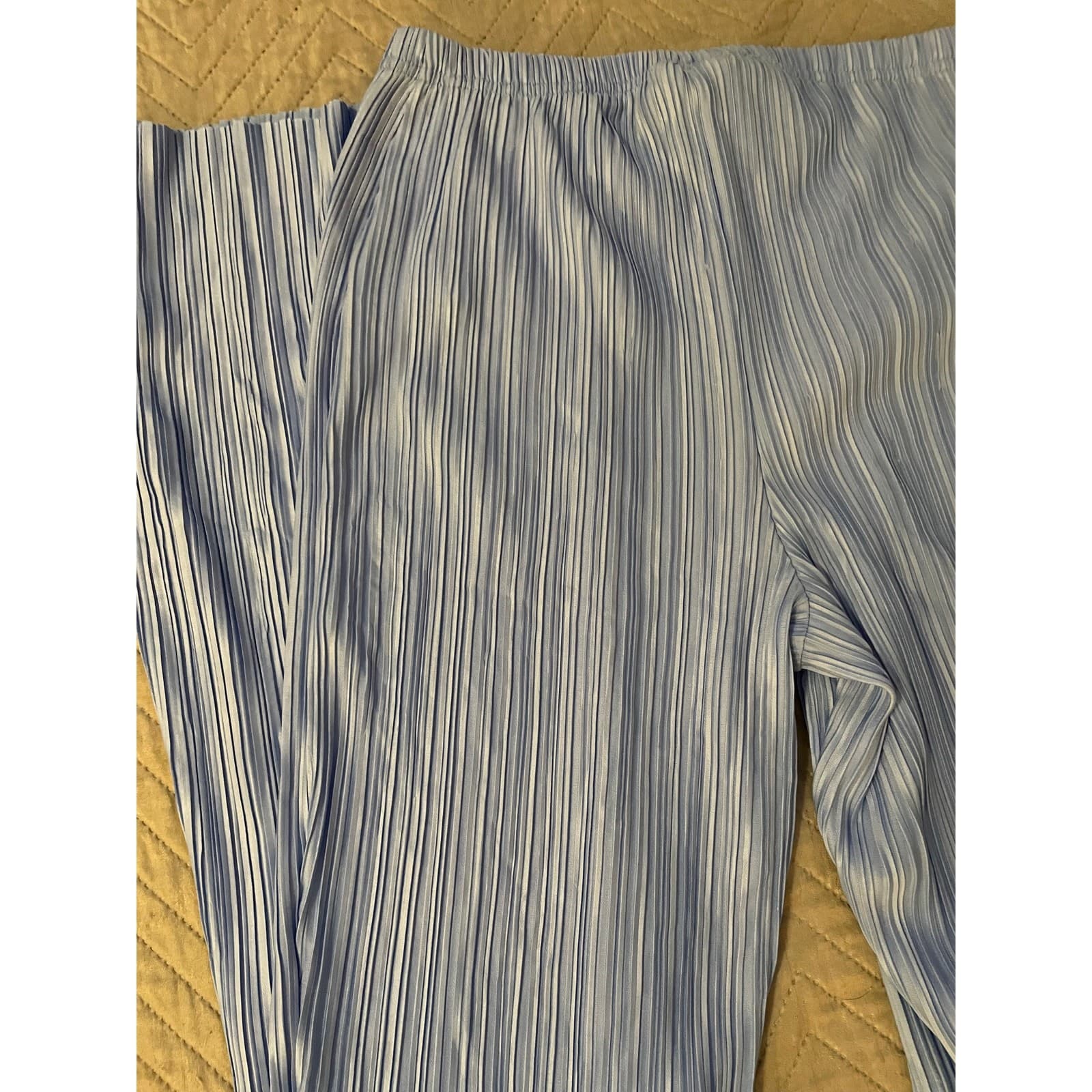Boohoo Women's Size 8 Baby Blue Pleated Flare Pants - Thumbnail 11