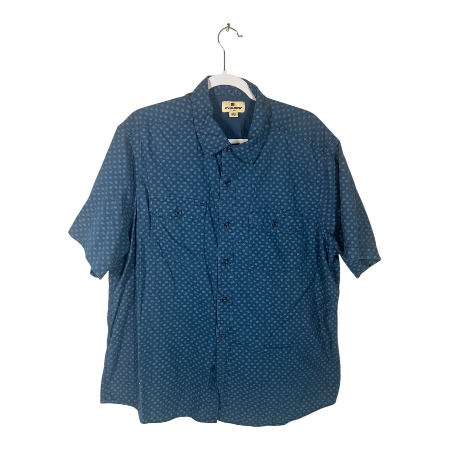 Vintage Woolrich Men’s XL Blue Patterned Short-Sleeve Button-Down Shirt