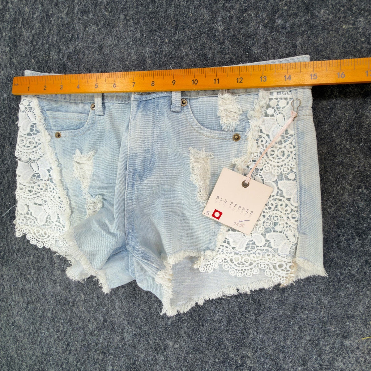 Blu Pepper Y2K Distressed Lace Denim Shorts Womens Small Light Wash NWT NEW