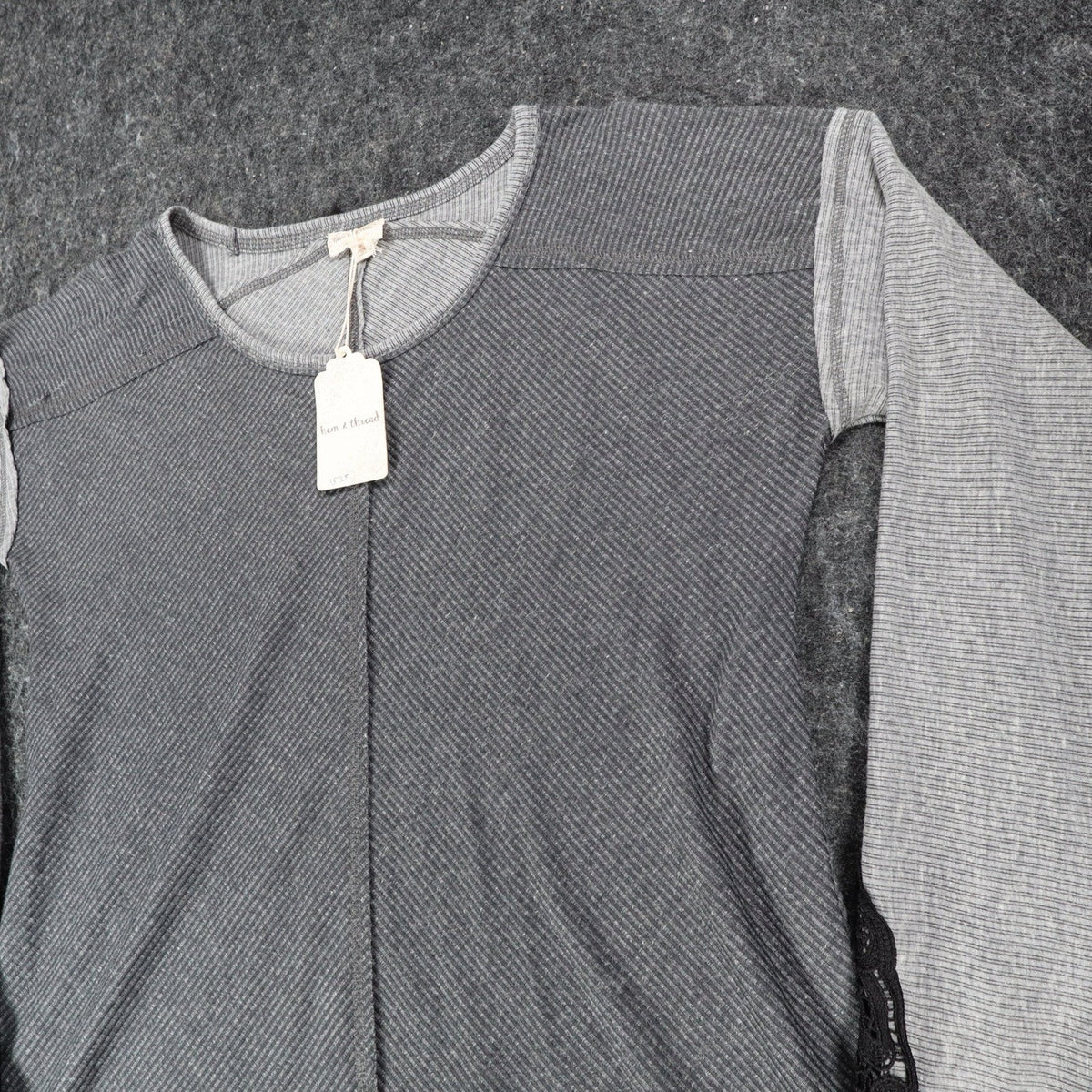 Hem & Thread Top Womens Medium Gray Ribbed Knit Lace Detail Long Sleeve New