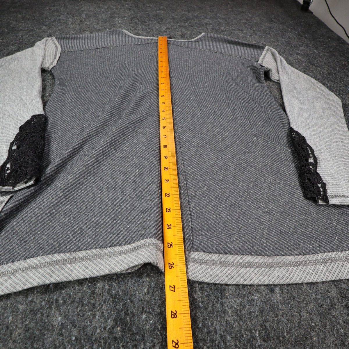 Hem & Thread Top Womens Medium Gray Ribbed Knit Lace Detail Long Sleeve New