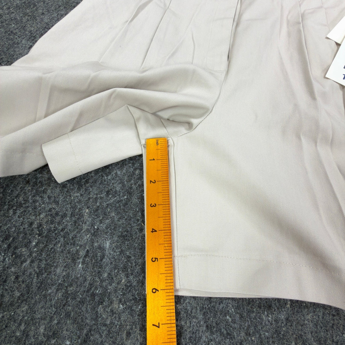 On The Verge Vintage Pleated Shorts Womens 14 Beige Cotton Blend NWT USA Made - take2supply