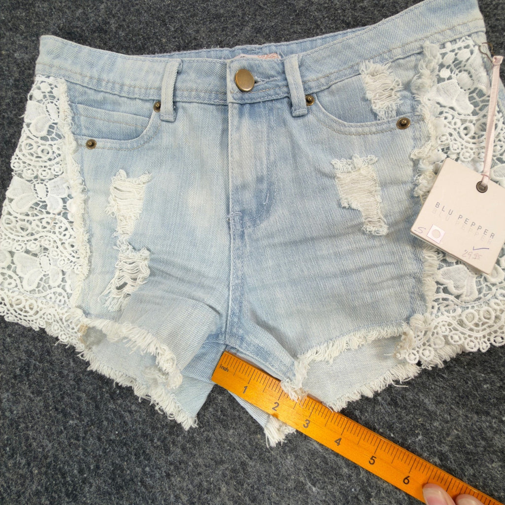 Blu Pepper Y2K Distressed Lace Denim Shorts Womens Small Light Wash NWT NEW