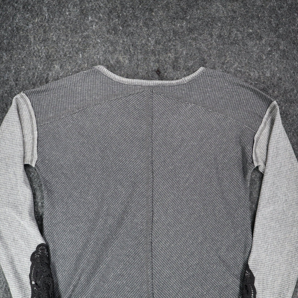 Hem & Thread Top Womens Medium Gray Ribbed Knit Lace Detail Long Sleeve New