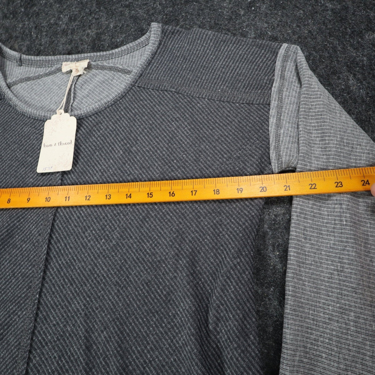 Hem & Thread Top Womens Medium Gray Ribbed Knit Lace Detail Long Sleeve New