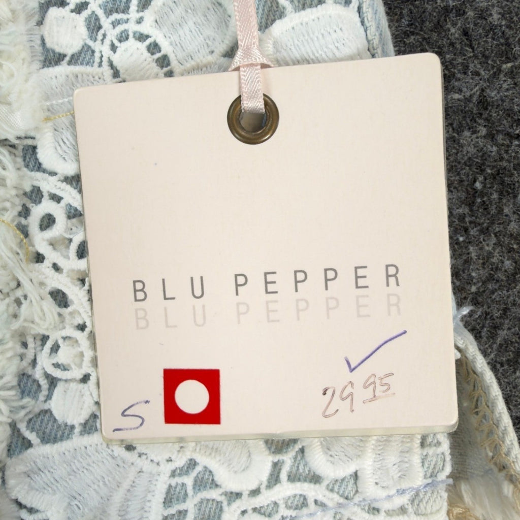 Blu Pepper Y2K Distressed Lace Denim Shorts Womens Small Light Wash NWT NEW