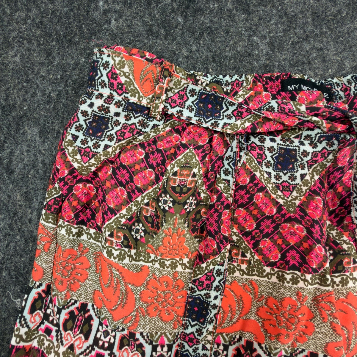 My Michelle Modern Indies Rock Paisley Shorts Juniors L Pink Orange NWT