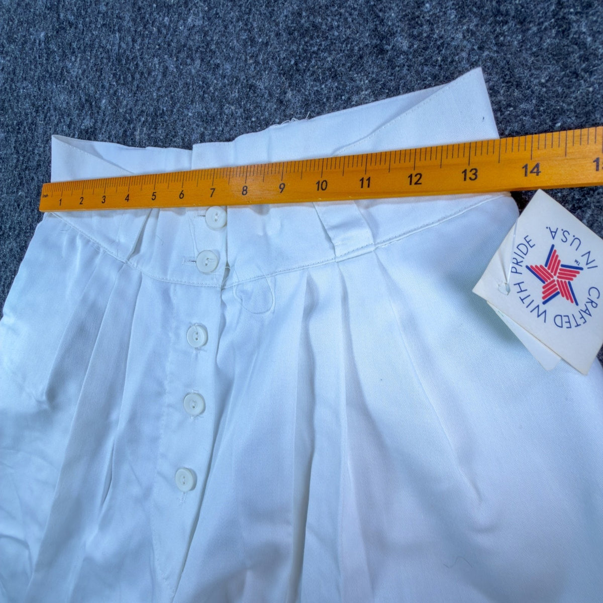 Gazelle Shorts Womens 10 Vintage 80s 90s White High Waisted Pleated Button Front