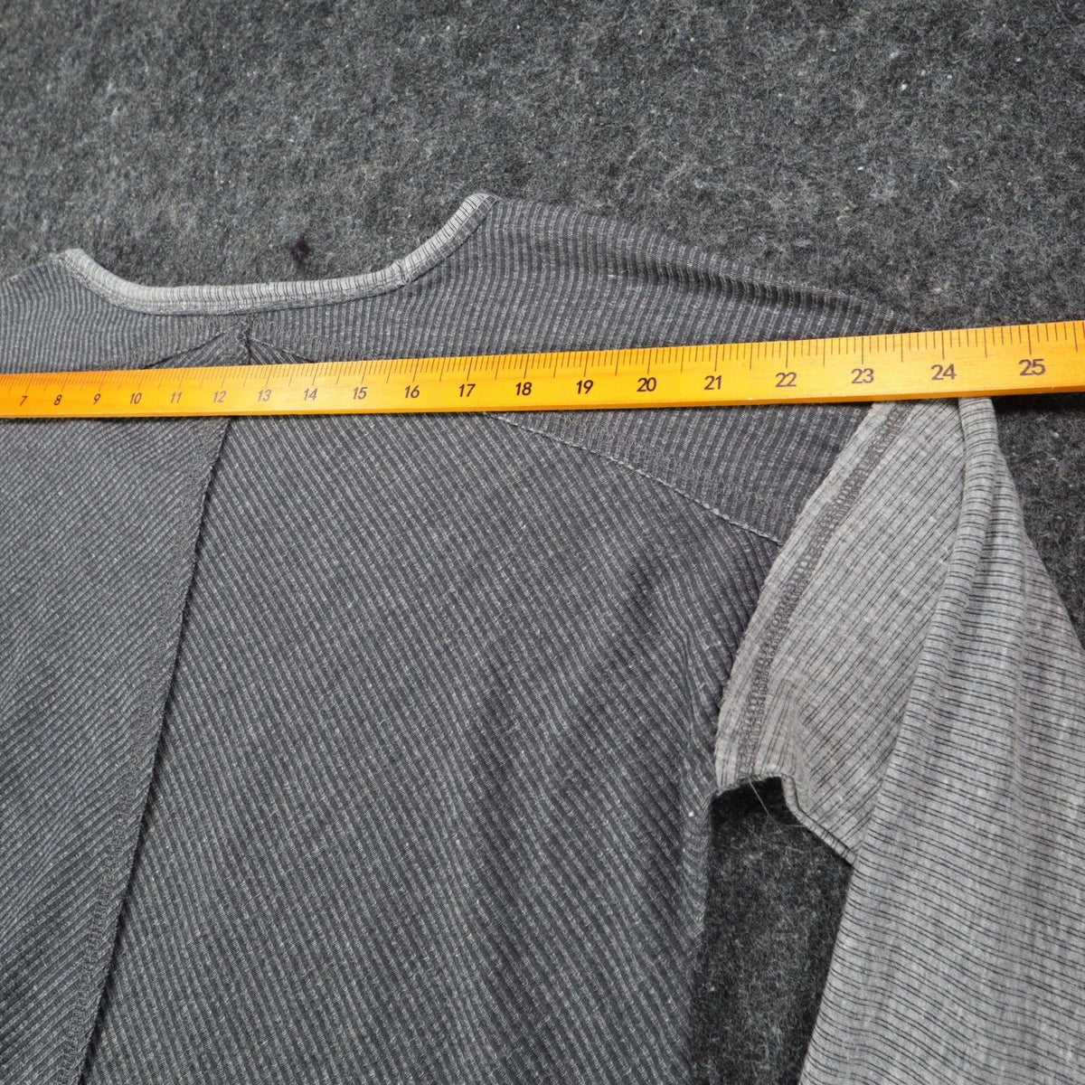 Hem & Thread Top Womens Medium Gray Ribbed Knit Lace Detail Long Sleeve New
