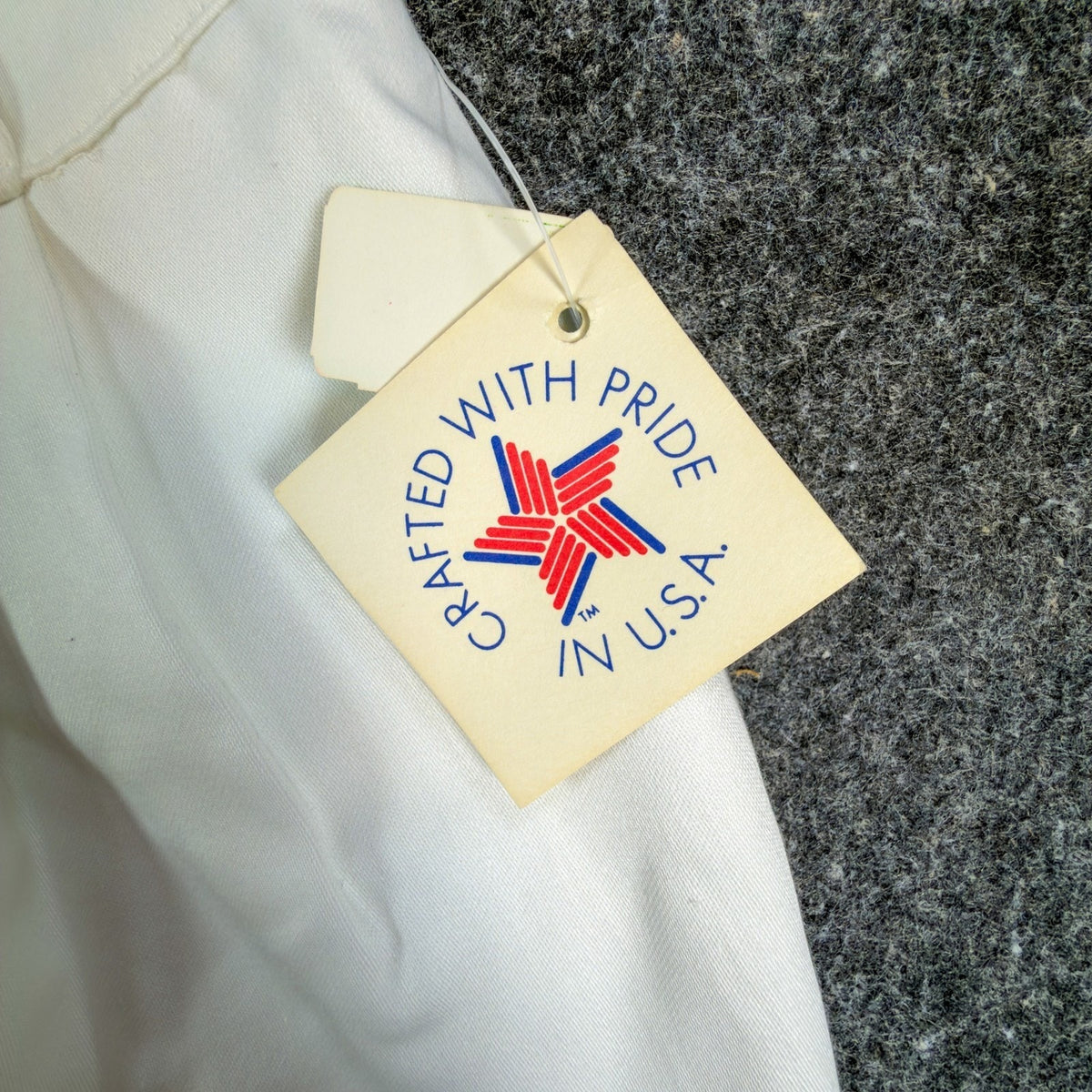 Gazelle Shorts Womens 10 Vintage 80s 90s White High Waisted Pleated Button Front