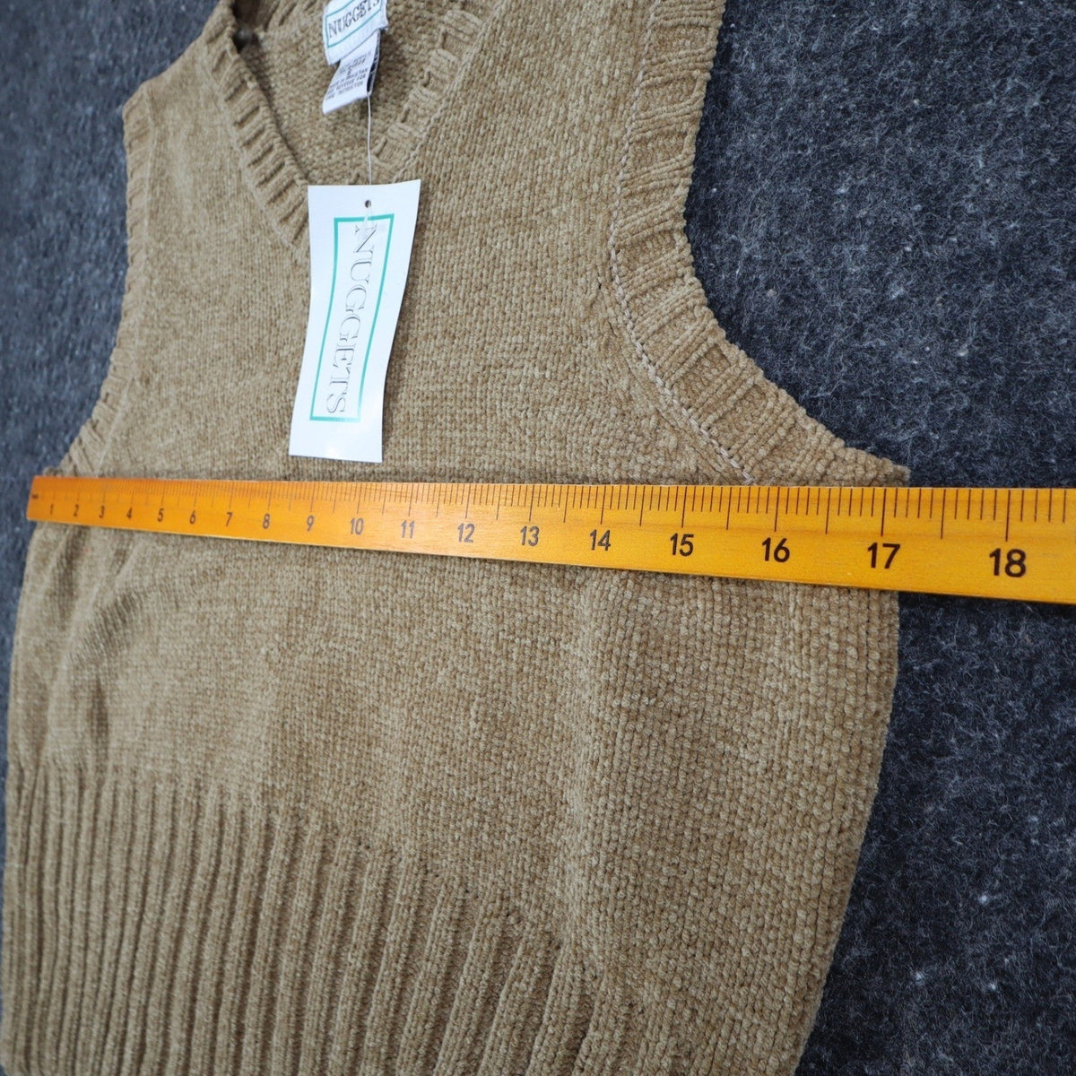 Nuggets Sweater Vest Small Vintage 90s Tan Acrylic V-Neck Ribbed Deadstock NWT