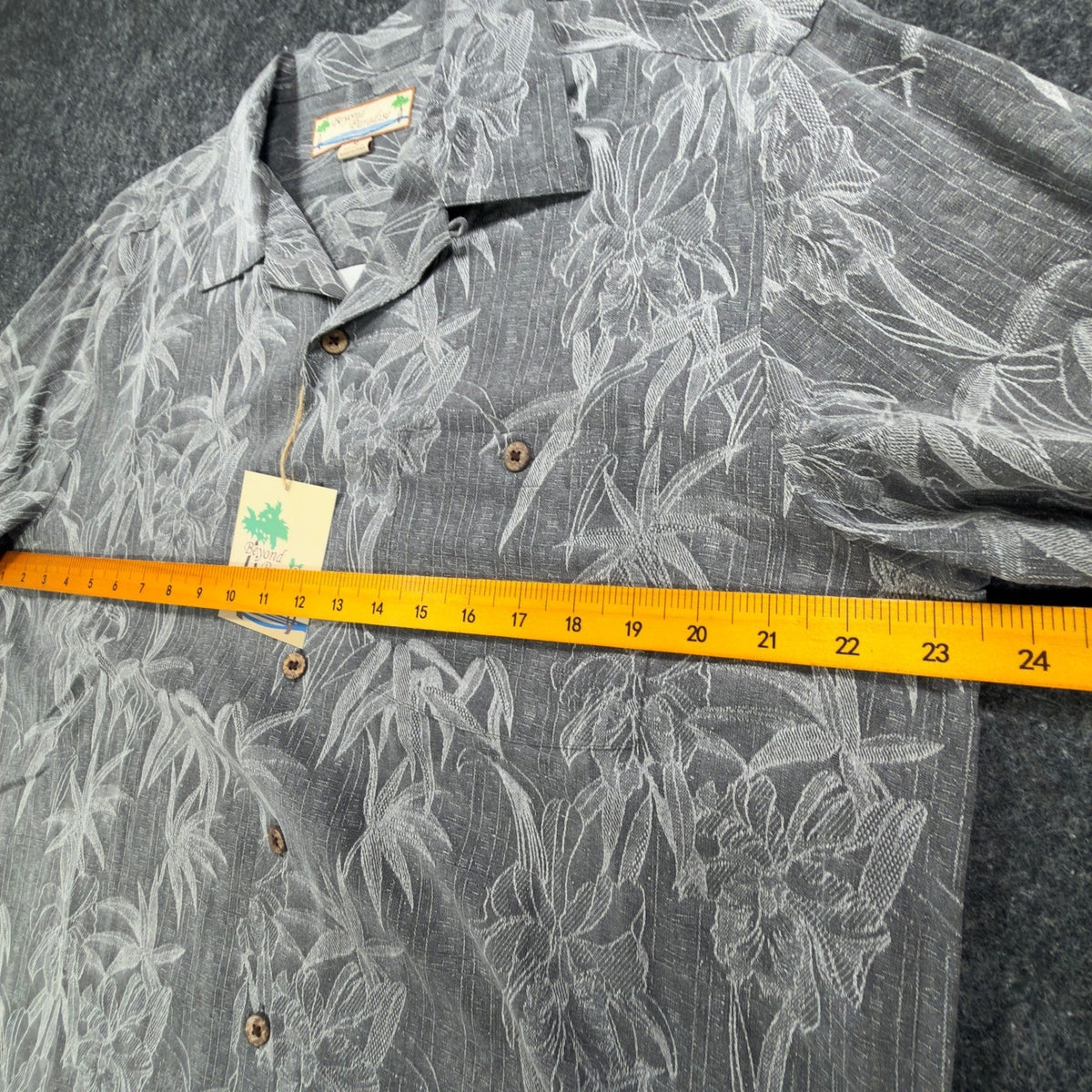 Beyond Paradise Hawaiian Shirt Mens Medium Charcoal Silk NWT