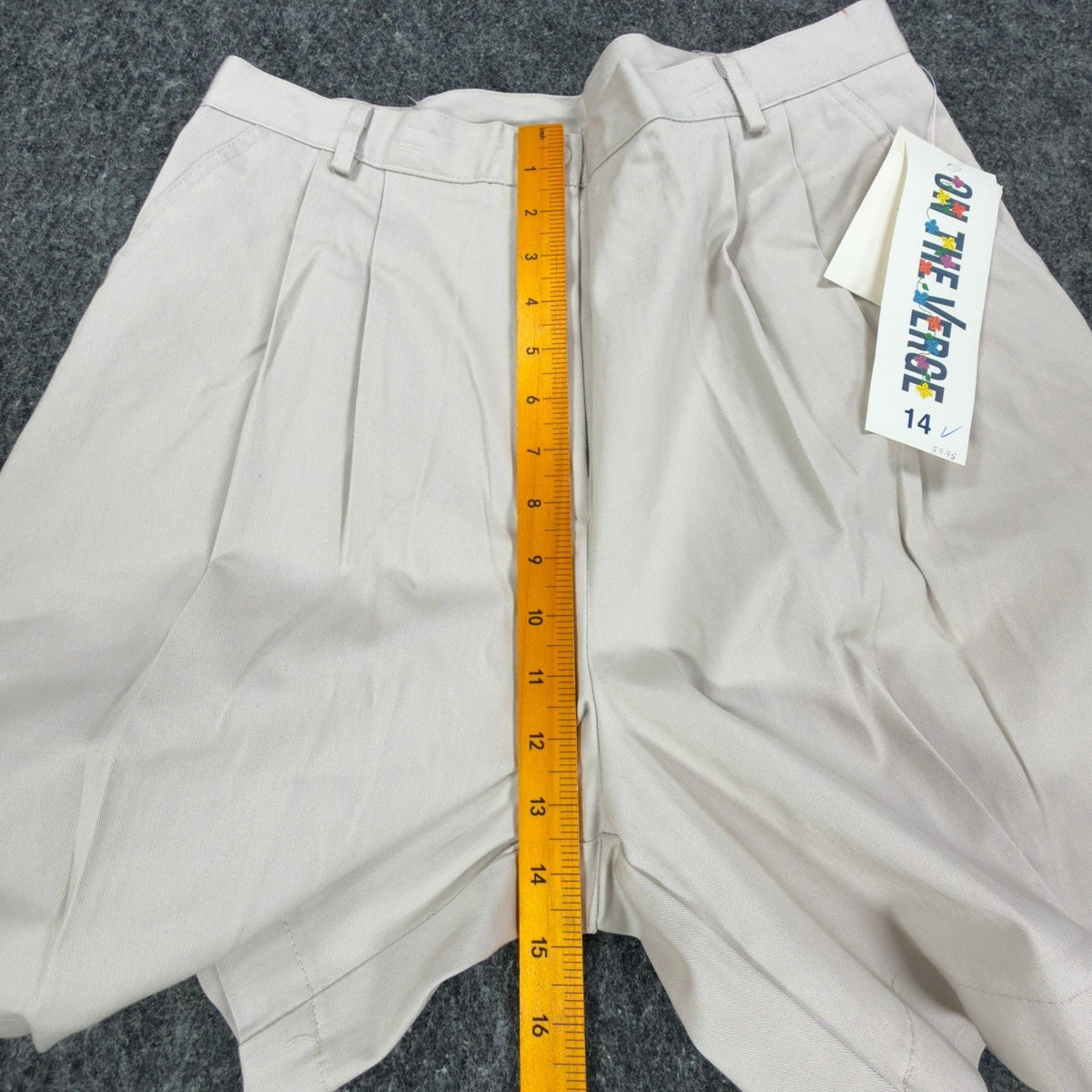 On The Verge Vintage Pleated Shorts Womens 14 Beige Cotton Blend NWT USA Made - take2supply