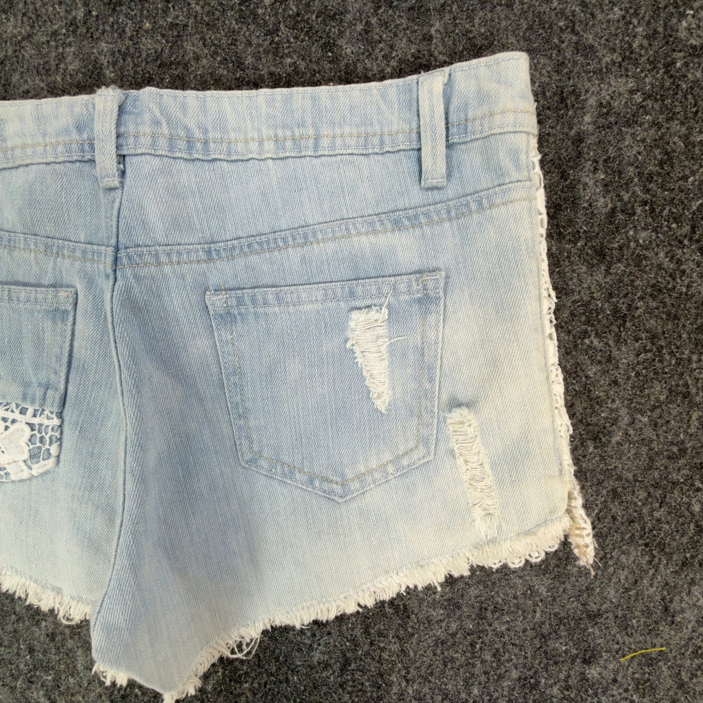 Blu Pepper Y2K Distressed Lace Denim Shorts Womens Small Light Wash NWT NEW