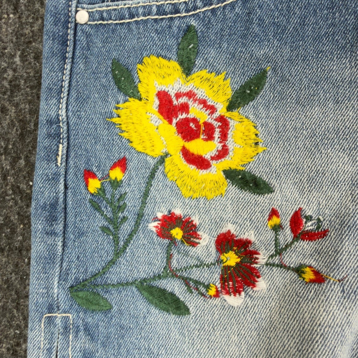Blu Pepper Modern Floral Embroidered Denim Shorts Womens S Blue NWT