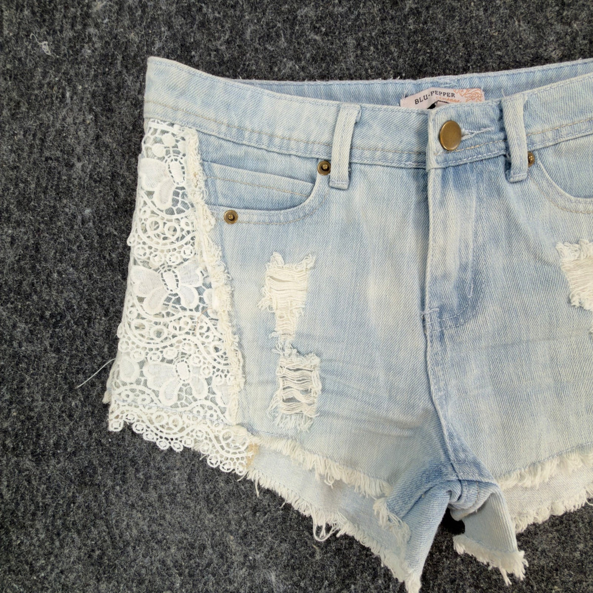 Blu Pepper Y2K Distressed Lace Denim Shorts Womens Small Light Wash NWT NEW