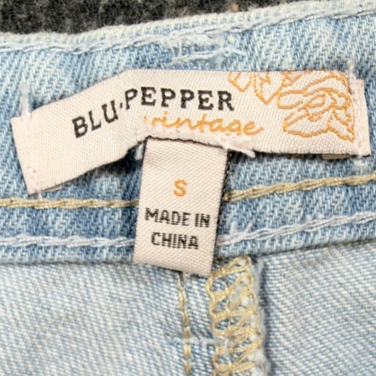 Blu Pepper Y2K Distressed Lace Denim Shorts Womens Small Light Wash NWT NEW
