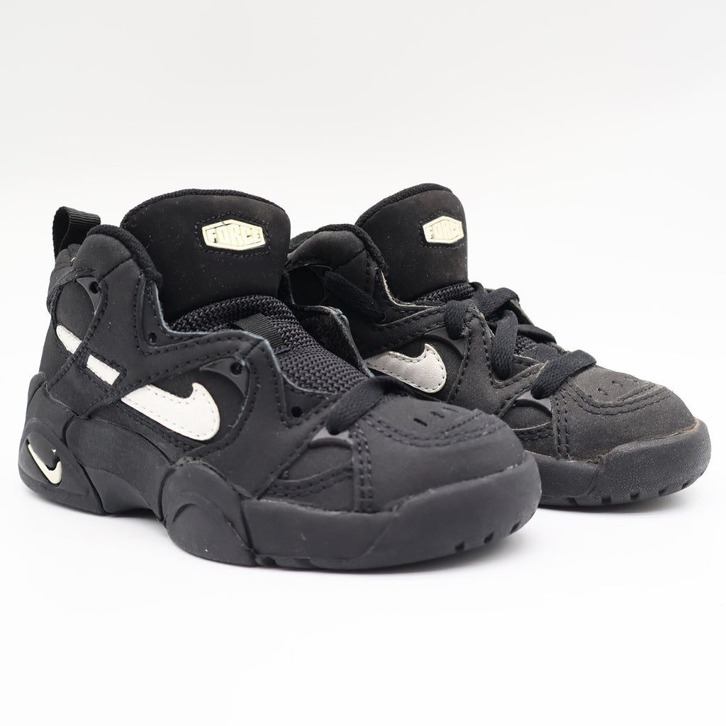 Nike Kid DVST8 BP Kids 11C Vintage 1995 Deadstock Black White Basketball Shoes
