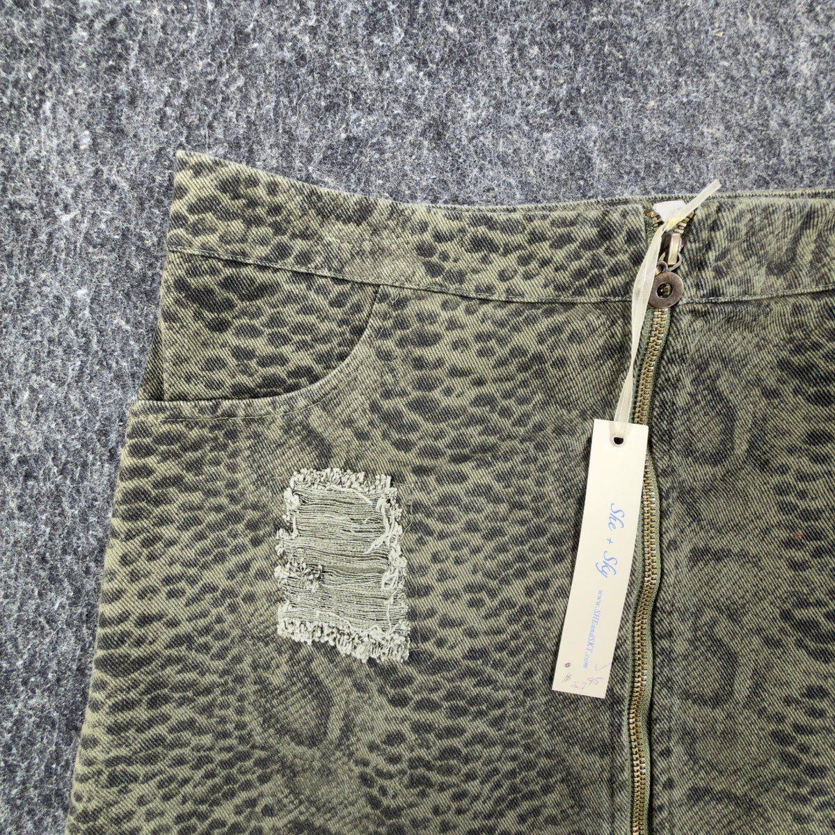 She + Sky Snake Print Mini Skirt Womens Large Olive Green Distressed New C714 - take2supply
