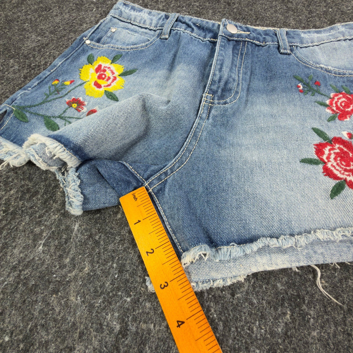 Blu Pepper Modern Floral Embroidered Denim Shorts Womens Medium Blue NWT - take2supply