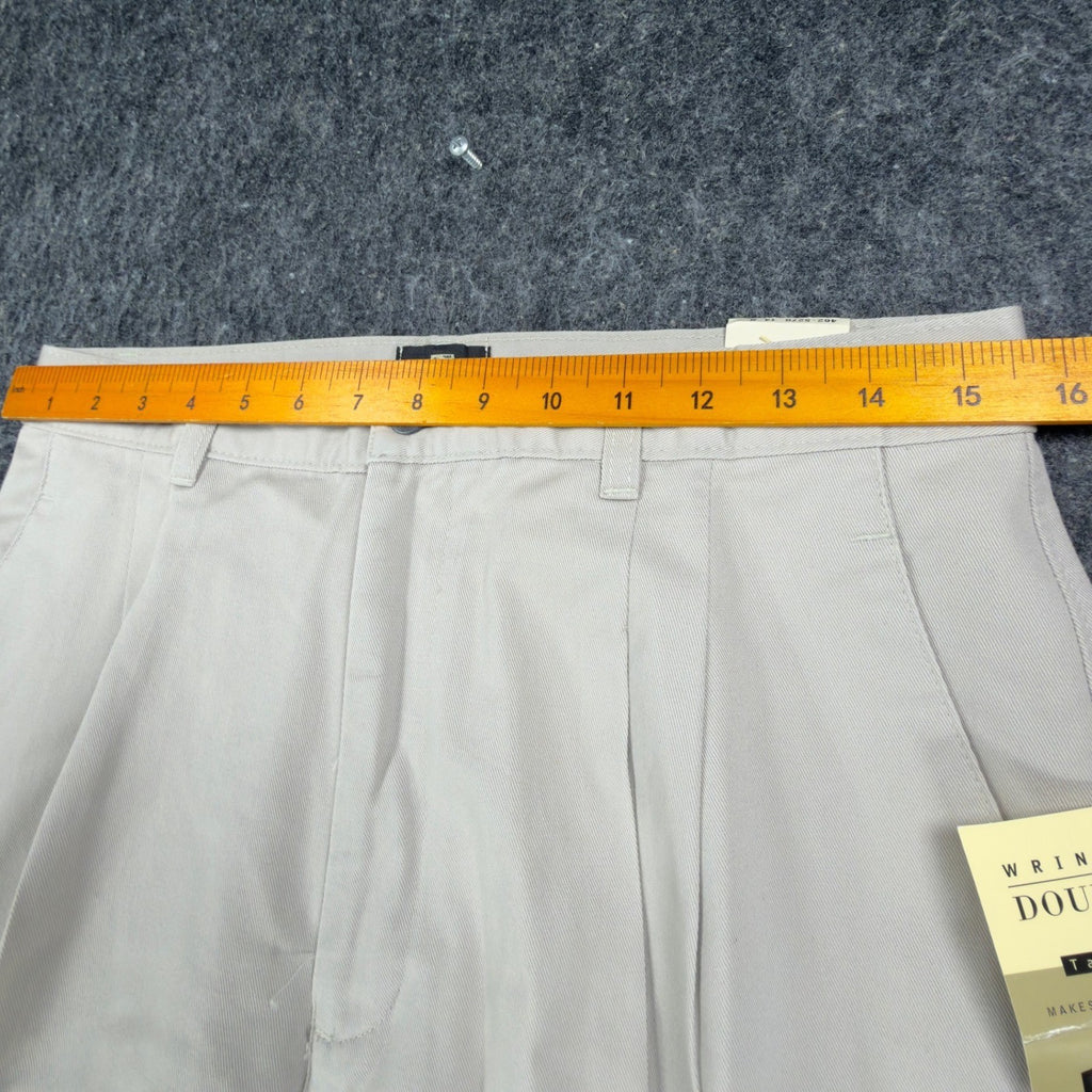 Lee Vintage 90s Pleated Shorts Womens 14 M Beige Cotton Twill NWT Deadstock - take2supply