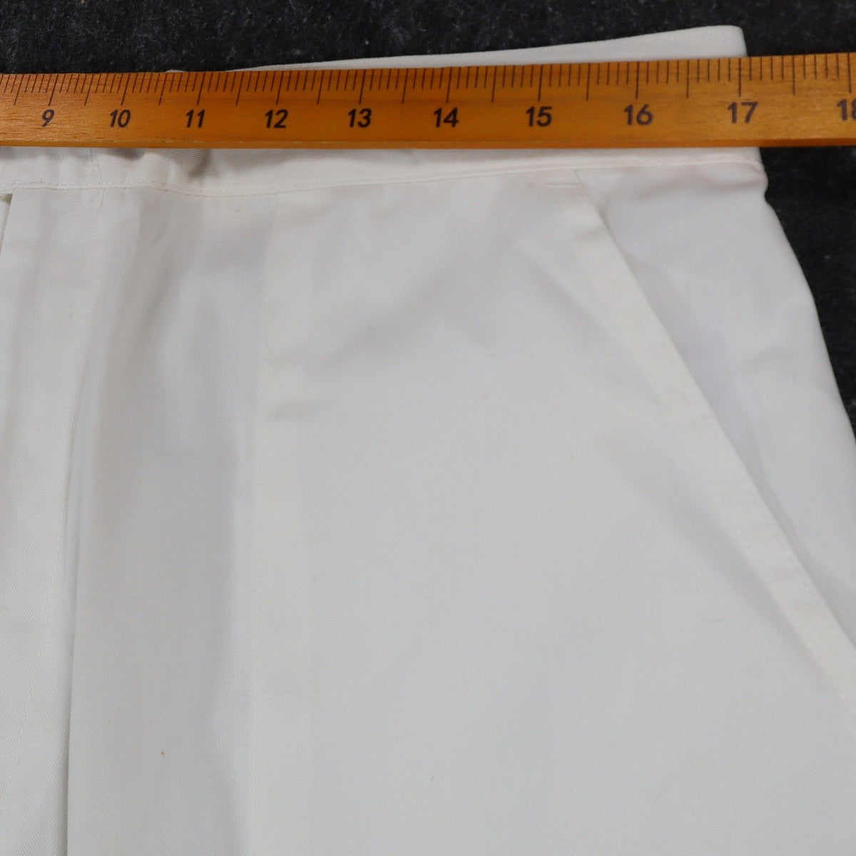 Jantzen Vintage Shorts Mens 38 White Poly Cotton Elastic Back Casual RN 37966 - take2supply