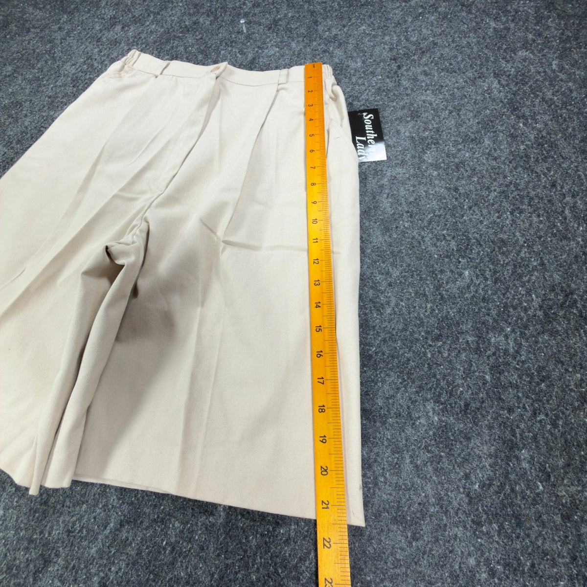 Southern Lady Vintage Pleated Shorts Womens 10 Khaki Twill NWT Deadstock 90s - take2supply